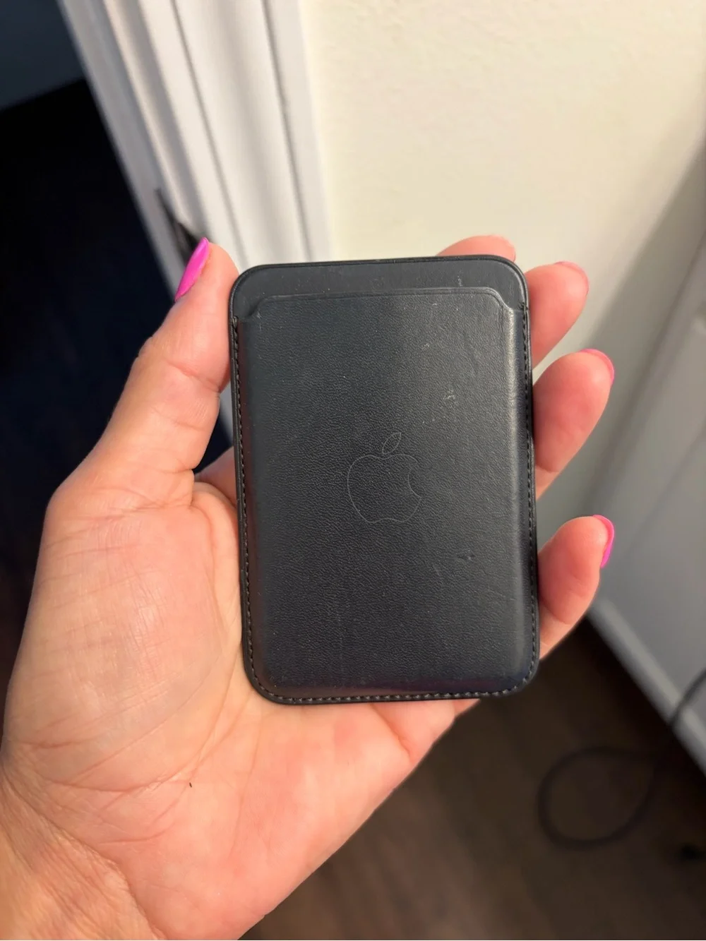 Apple MagSafe Leather Wallet - Black Apple Logo
